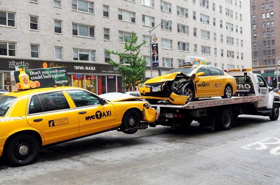 A tow truck towing a yellow taxi

AI-generated content may be incorrect.